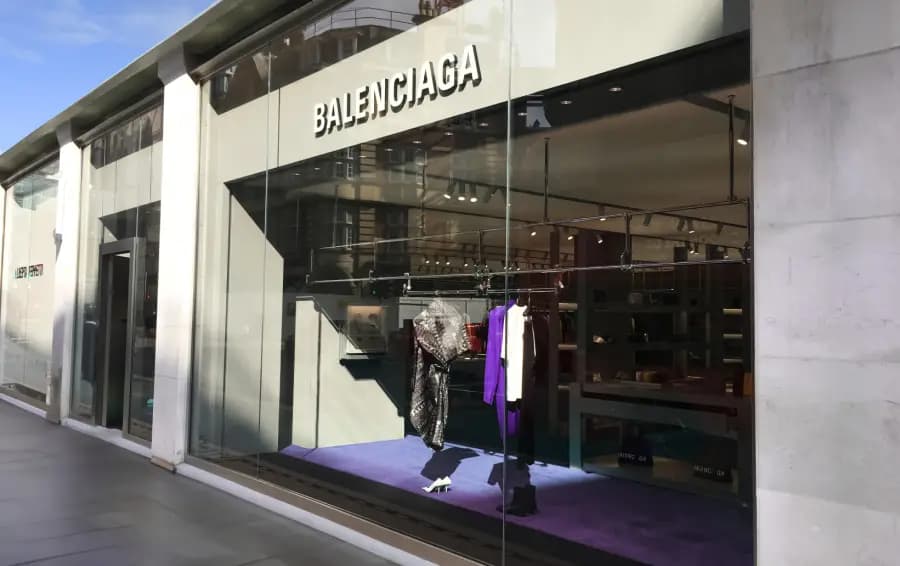 Large retail storefront protected by Kepler anti-graffiti film